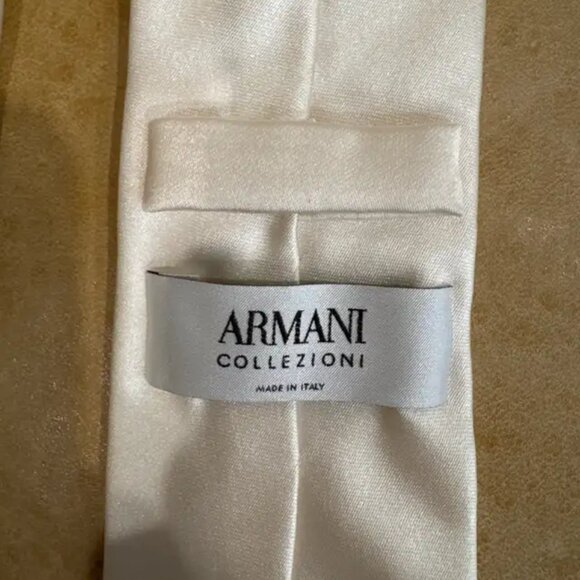 Original Armani 100% Silk White Tie - Picture 2 of 4